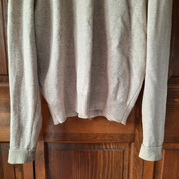 Vintage Hunt Club 100% lambswool light tan v-neck knit sweater - Picture 3 of 11
